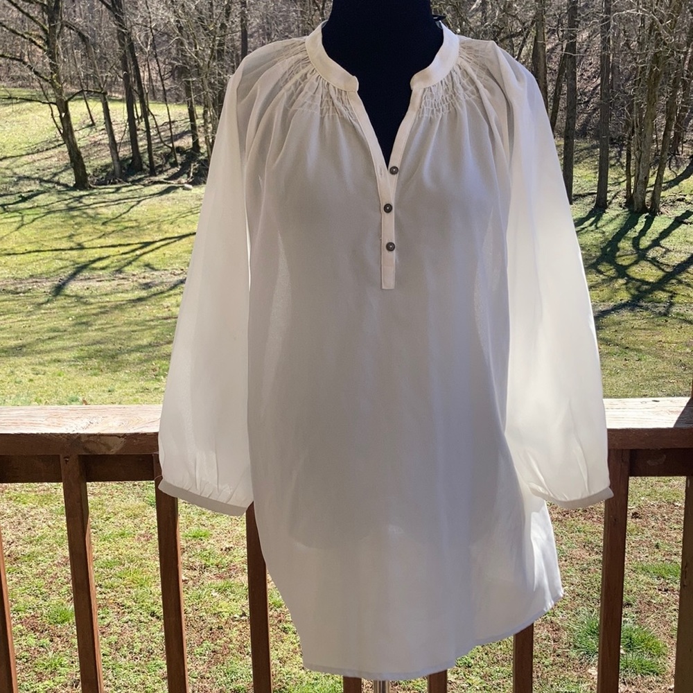 Renee C. White blouse size medium very nice!!!